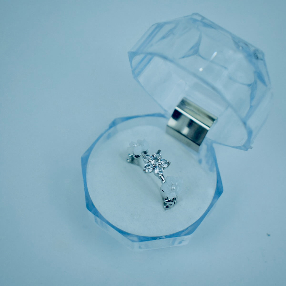 ๐ Classy Adjustable Flower Stone Ring