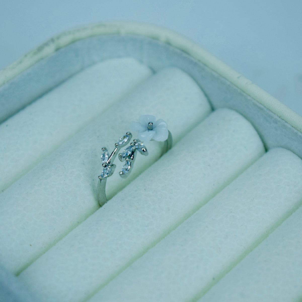Elegant Adjustable Floral Ring – Golden & Silver | 20% OFF
