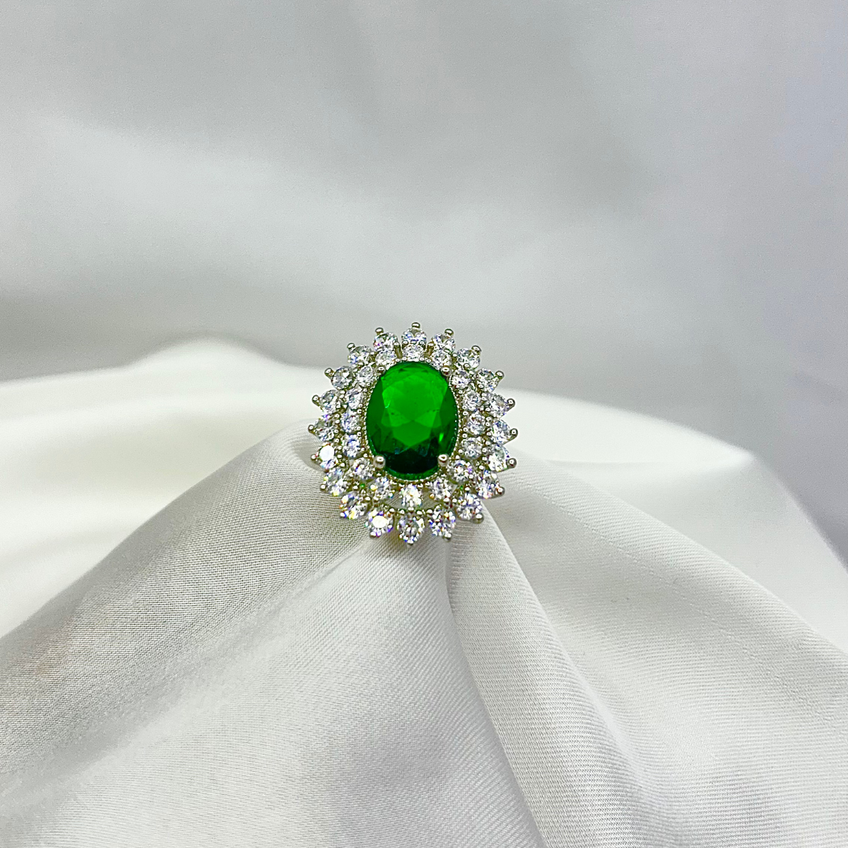 Elegant Adjustable Ring – 20% OFF | Green & Red Options
