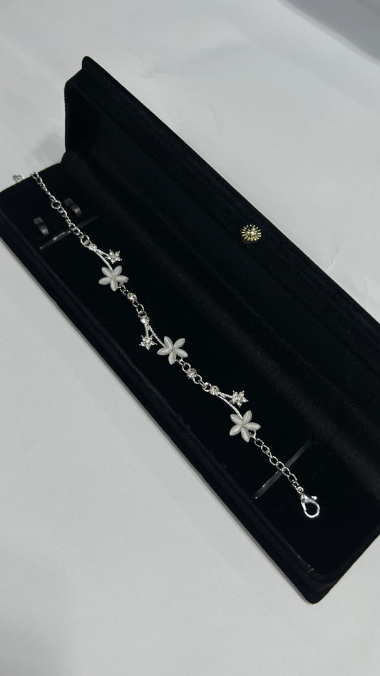 Elegant Flower Bracelet – 2 Colors Collection | Flat 20% OFF