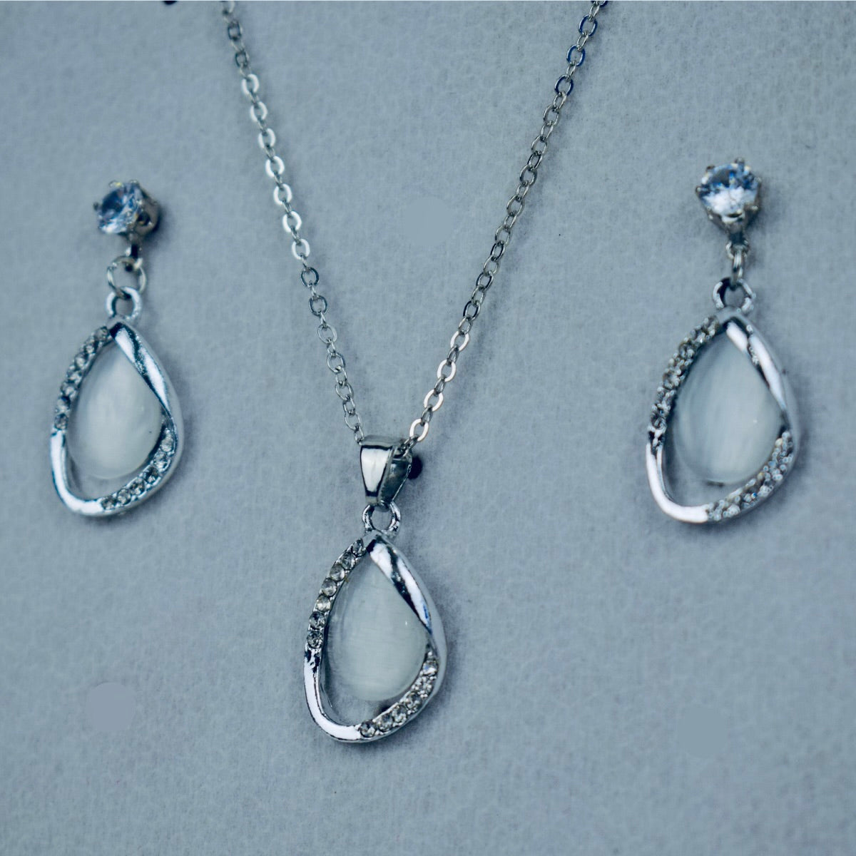 ✨ Teardrop Elegance Necklace Set | Flat 20% OFF