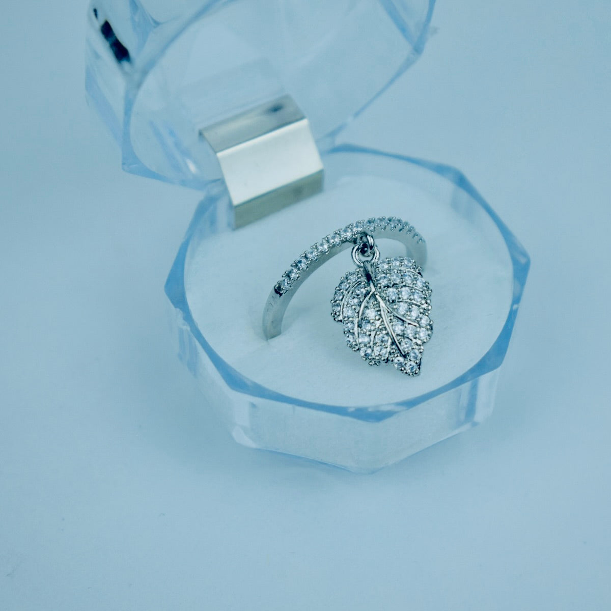 Moveable Leaf Adjustable Ring Sparkling and Unique Design