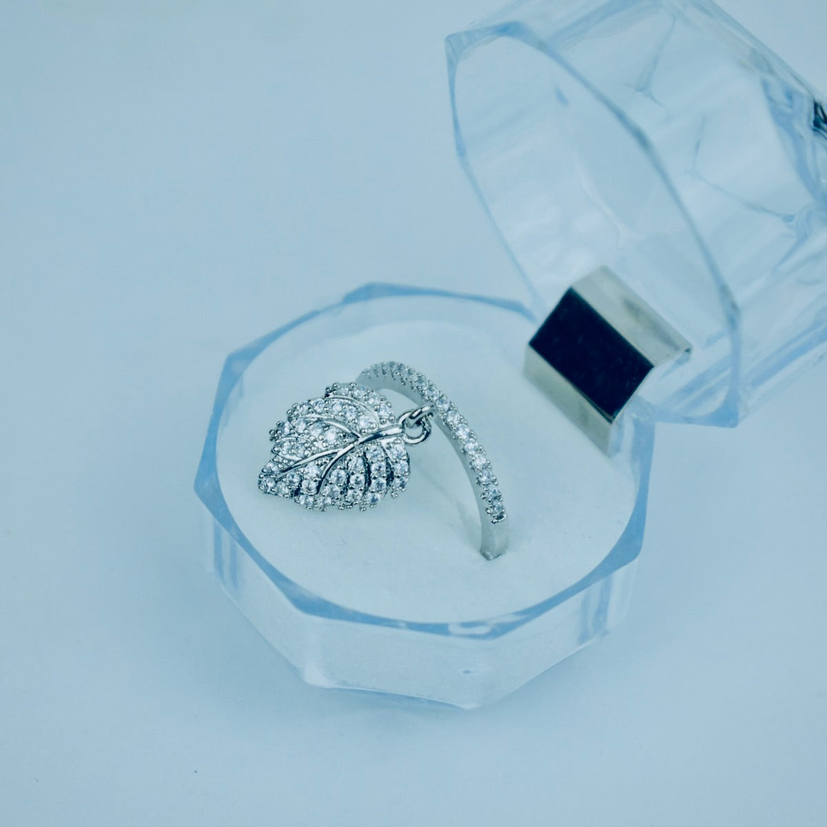 Moveable Leaf Adjustable Ring Sparkling and Unique Design