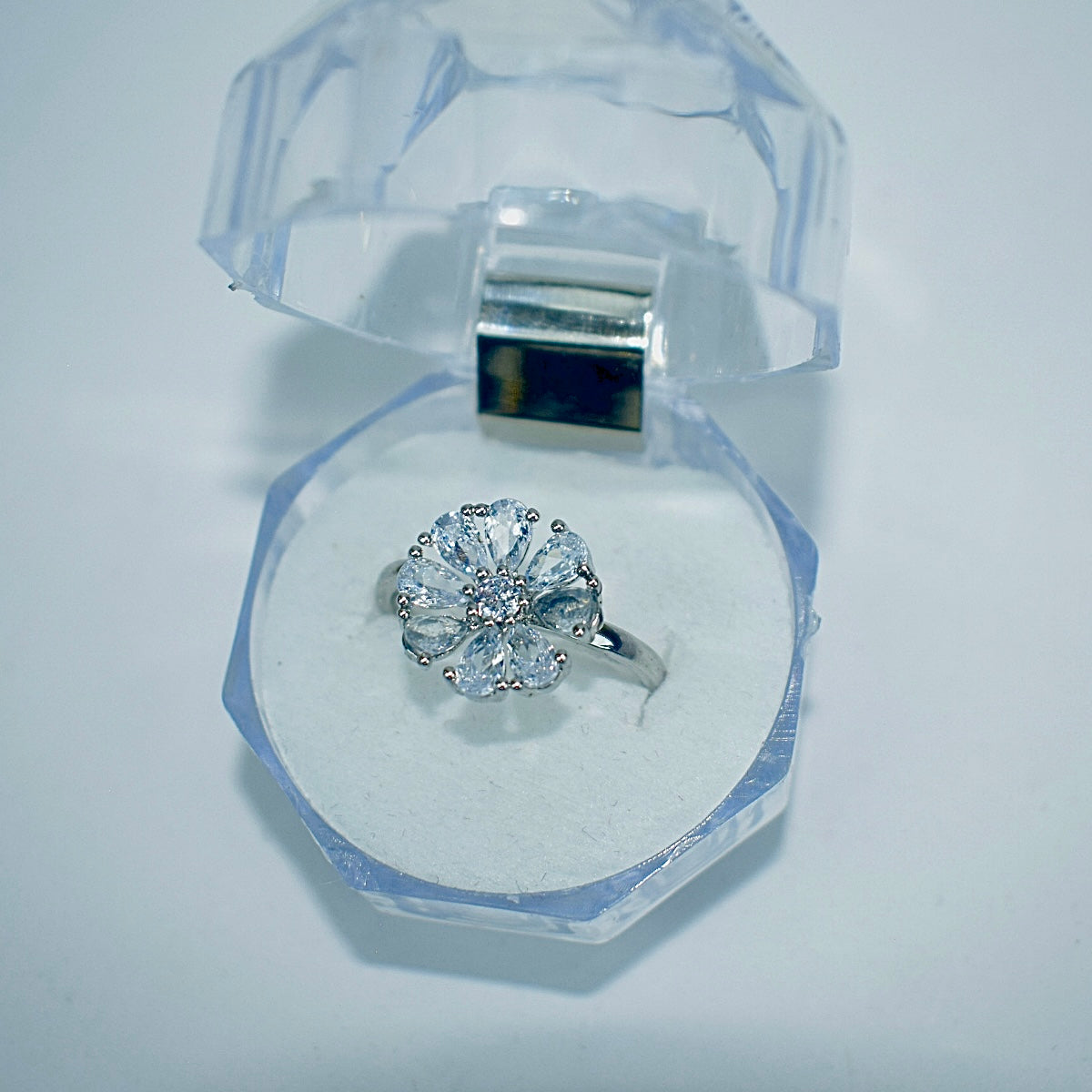 Luxury Crystal Flower Adjustable Ring – Elegant Design (20% OFF)