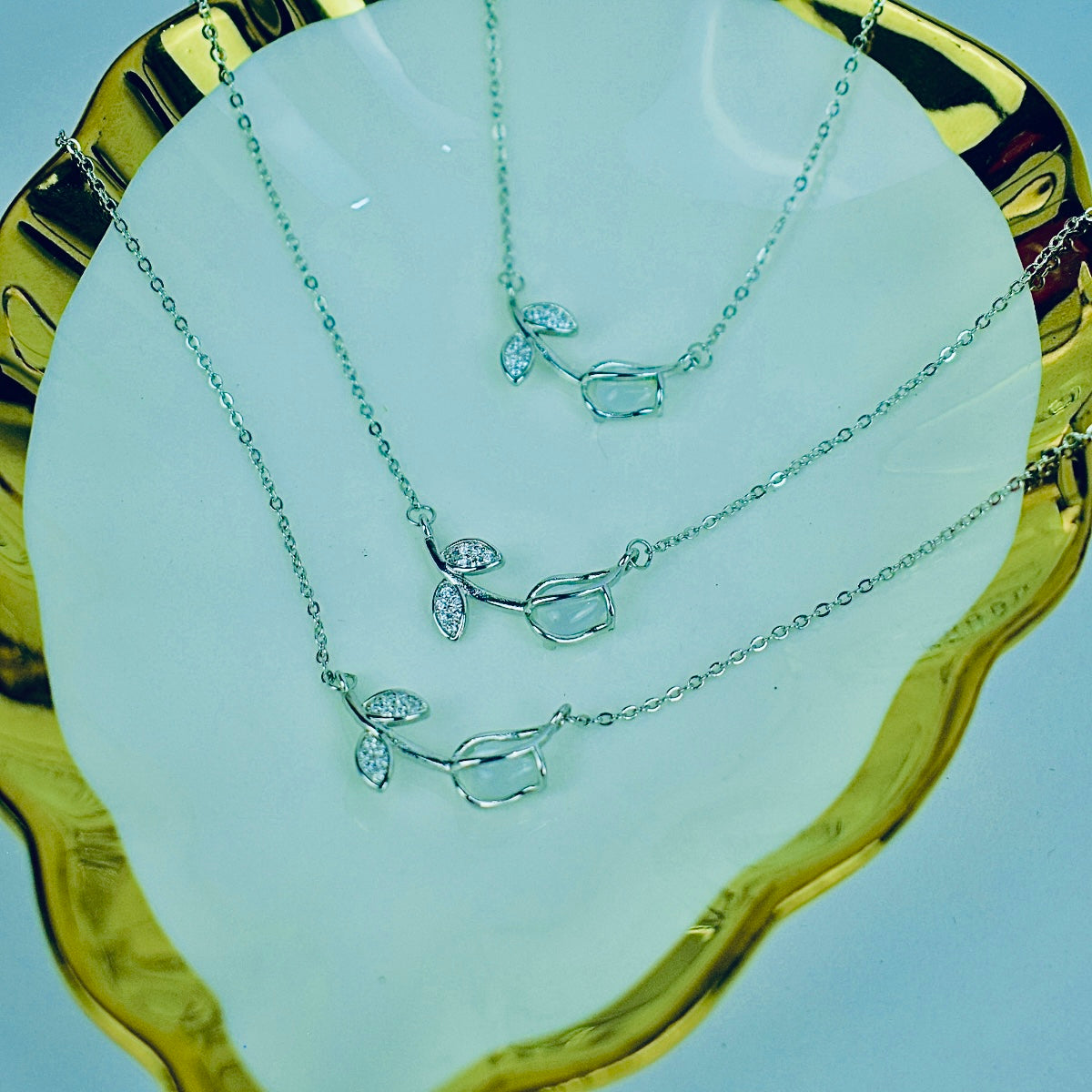 Blooming Elegance Flower Pendant | Flat 20% OFF