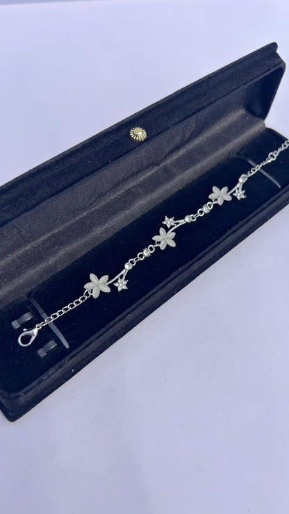 Elegant Flower Bracelet – 2 Colors Collection | Flat 20% OFF